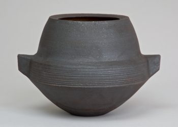 Wayne Ngan, Sculptural Vase with Lugs, 2007, Stoneware, cast iron slip, 8.3 x 7 x 6.3 inches / 21 x 18 x 16 cm. Photo by Goya Ngan.