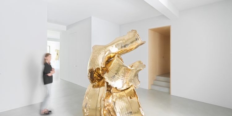 Lynda Benglis: Nœuds et nus at Xavier Hufkens, Brussels
