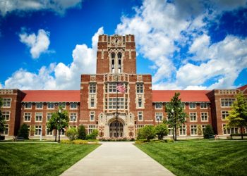 Lecturer in Ceramics at University of Tennessee – Knoxville