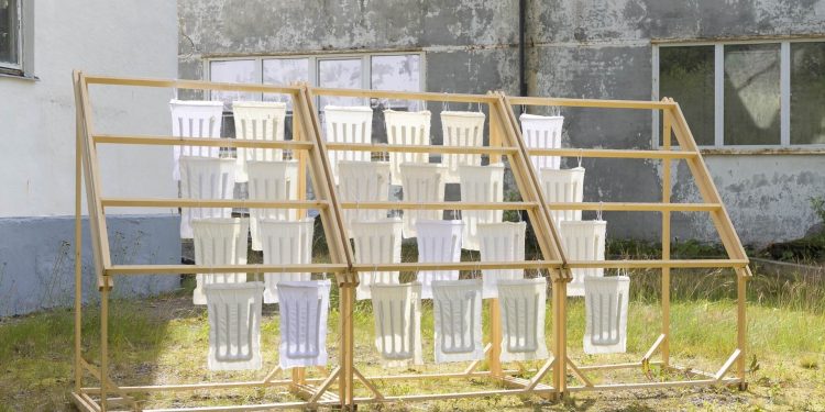 TiO2 materiality of white ceramics