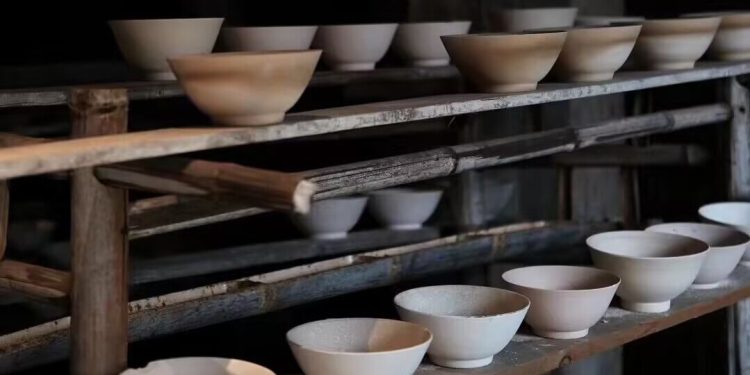 How the Chinese Ceramic Tea Sets are Made?